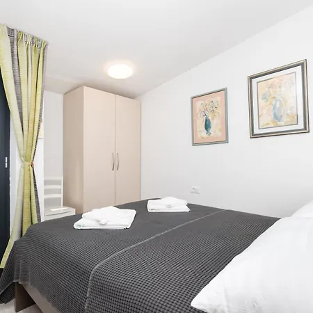 Captains מאלי לוסיניי