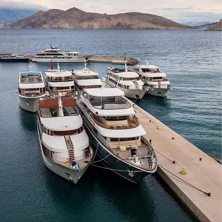 Captains Apartment *